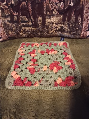 Hand crafted yarn - , pot