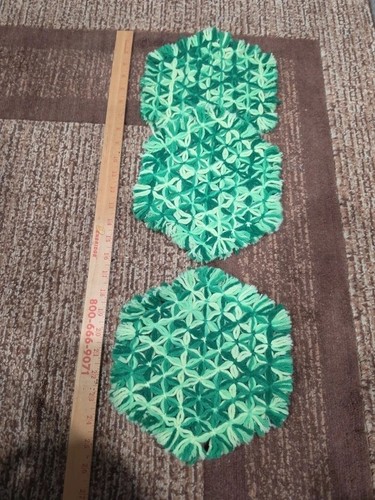 Vintage pot holders green yarn - holders,